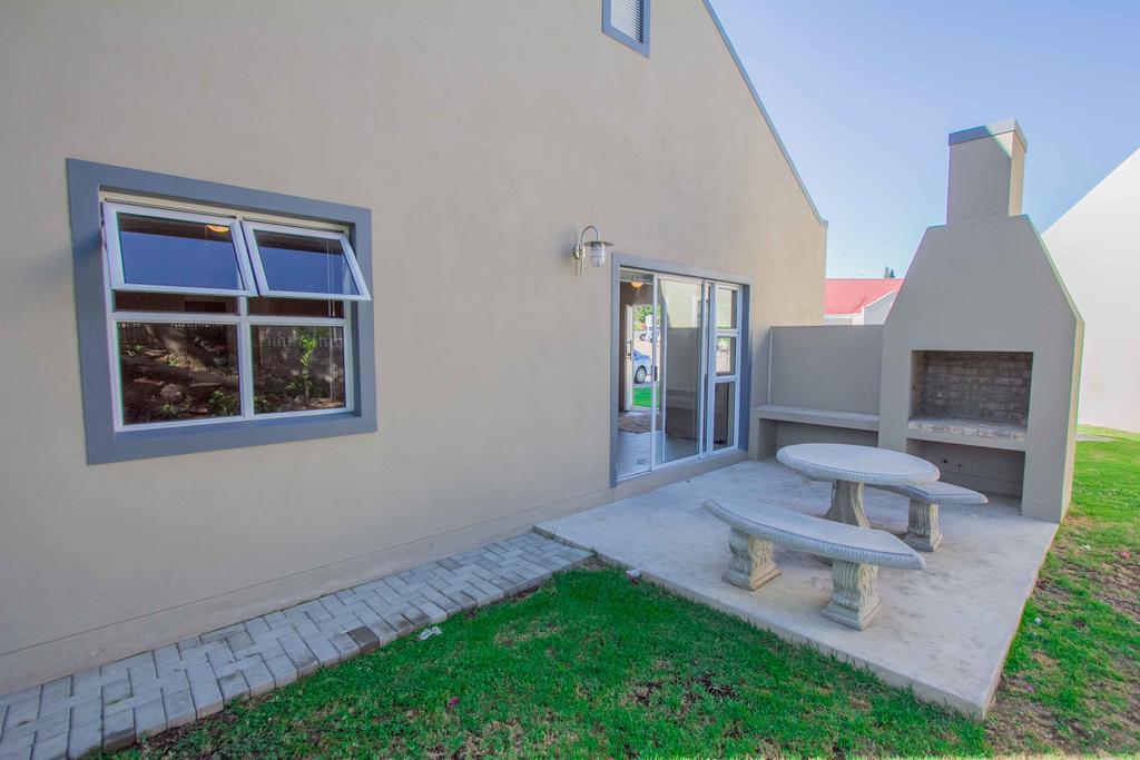 El Dorado 65 Luxury Self Catering Villa Oudtshoorn Bagian luar foto