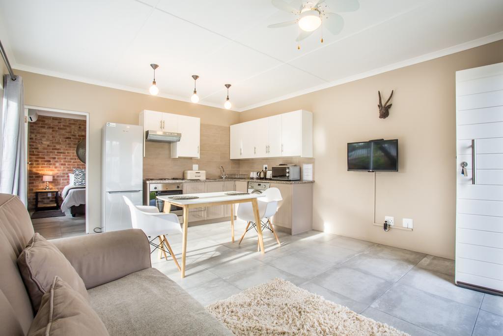 El Dorado 65 Luxury Self Catering Villa Oudtshoorn Bagian luar foto